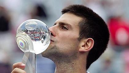 Ξεμακραίνει ο Τζόκοβιτς