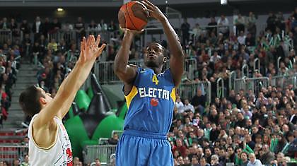 Στα άκρα με Πάργκο η Μακάμπι!