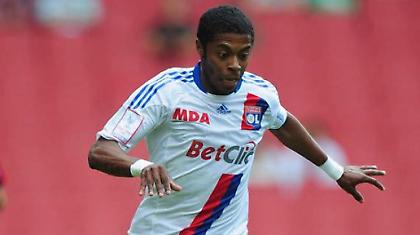 Δεν πάει πουθενά ο Μπαστός