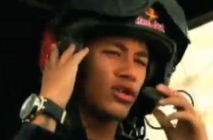 Ο Νεϊμάρ... πετάει (video)