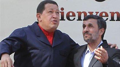 Τσάβες-Αχμαντινετζάντ καταγγέλλουν τη Δύση