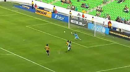 Ο ένας την… κολλάει και άλλος «κολλάει» (video)