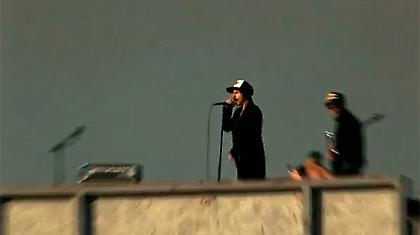 Οι Red Hot Chili Peppers στην ταράτσα (video)
