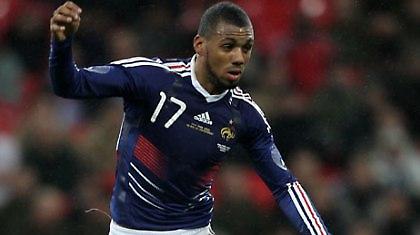 Κοιτάζει Εμβιλά για αντι-Φάμπρεγκας ο Βενγκέρ