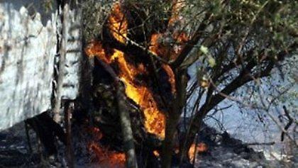 Συνεχίζει να καίει η πυρκαγιά στην Αχαΐα