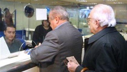 Στον αέρα εκ νέου η καταβολή των συντάξεων