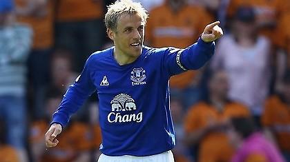 Συνεχίζει άλλα δύο χρόνια ο Νέβιλ