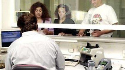 Σε 48ωρη απεργία από αύριο οι εφοριακοί