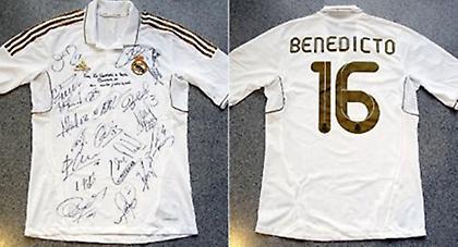 Φανέλα στον Πάπα η Ρεάλ