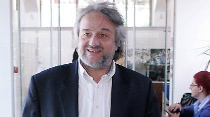 Σκέφτεται την αποχώρηση ο Κομπότης