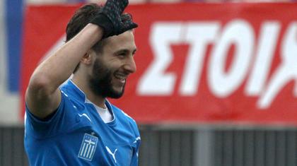 Εξετάζεται και υπογράφει