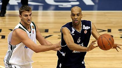 Στην Τσιμπόνα ο Ζίζιτς