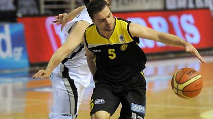 Πάει για διπλό «χτύπημα» ο Κολοσσός