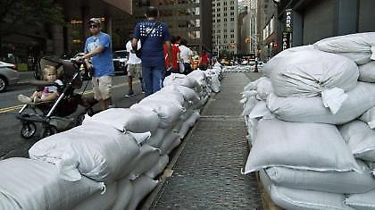 Η Νέα Υόρκη οχυρώνεται για τον «IRENE»