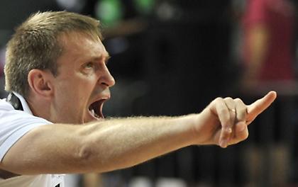 Εκτός Ντ. Λαβρίνοβιτς και Λουκάουσκις