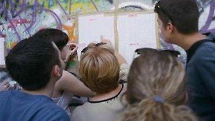 Βουτιά-ρεκόρ στις βάσεις