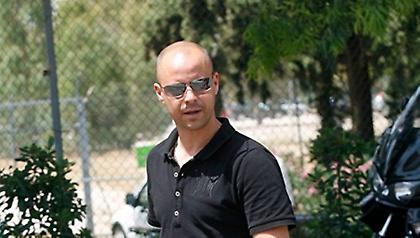 Ή στήνεις ματς ή γίνεσαι σερβιτόρος!