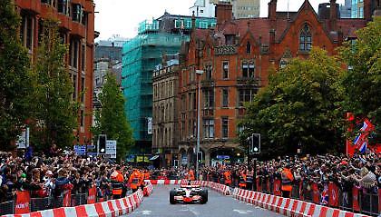 Και στο Μάντσεστερ το θέαμα συνεχίζεται! (video)