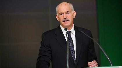 Ο Γιώργος παίρνει τ’ όπλο του!