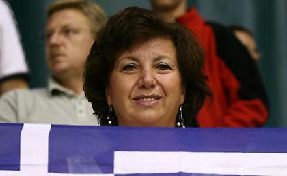 Καμαρώνει τον κανακάρη της