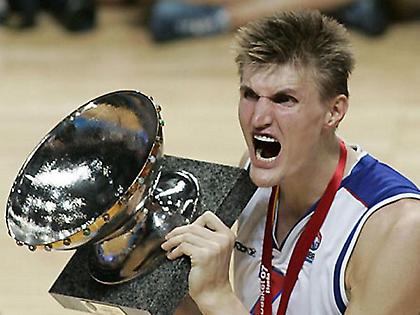 Πήγε να την «πατήσει»…