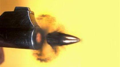 Μπαλοθιές «βρήκαν» καλεσμένους σε γάμο