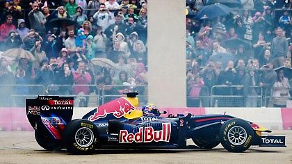 «Χαρίζει» θέαμα η Red Bull (vids)