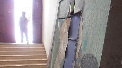 Πώς θα μαζέψουν τα συντρίμμια;