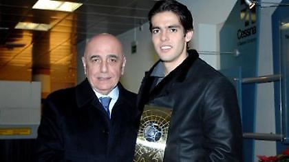 Δεν το βάζει κάτω για Κακά η Μίλαν