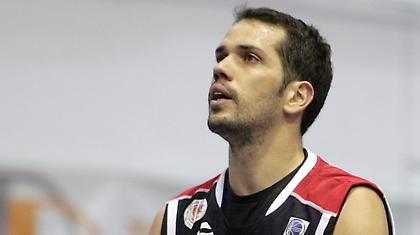 Συνεχίζει ο Καράμπουλας