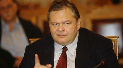 Τέρμα τα γκάζια με τα μάτια στον γκρεμό