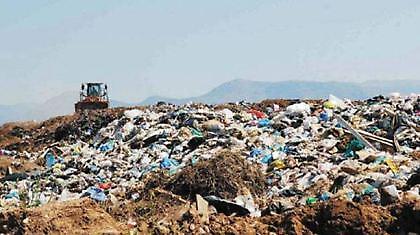 Καμπάνες στους δήμους για τις ανοιχτές χωματερές