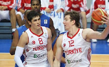 Ο Τούρκος στην καρέκλα αραχτός...