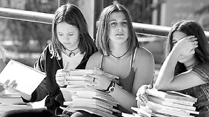 Φεγγαράκι μου λαμπρό φέγγε μου για να το βρω…