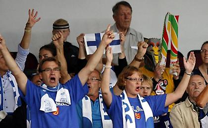 Τα θαλάσσωσαν με τους ύμνους