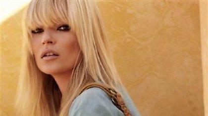Συνεχίζει να γοητεύει η Kate Moss!