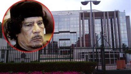 Ένταλμα σύλληψης της Ιντερπόλ για τον Καντάφι