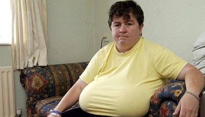 Θέλει να αυτοκτονήσει λόγω του στήθους της!