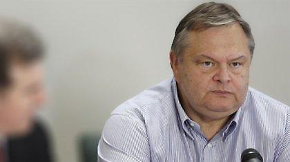 «Κακόγουστο παιχνίδι και οργανωμένη σπέκουλα κατά της Ευρωζώνης»