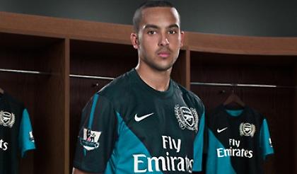 Ενάντια στον Ολυμπιακό με σύμβολο των 125 ετών