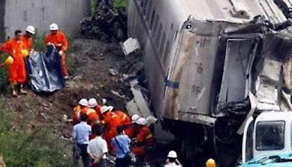 Τραγωδία από σύγκρουση τρένων με λεωφορείο στην Αργεντινή