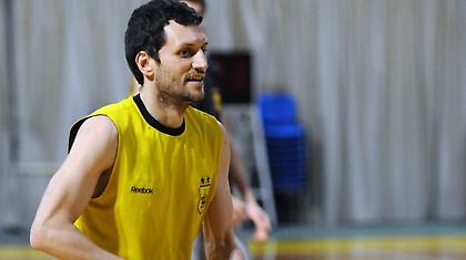 Στον Ίκαρο και επίσημα ο Κουμπούρας