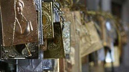 Έκλεβαν τάματα από την εκκλησία