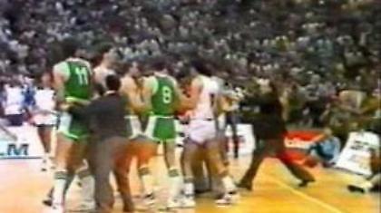 Ο Σαμπόνις σε ρόλο πυγμάχου (Video)