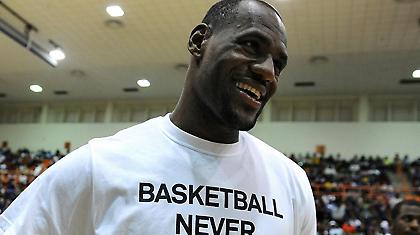 Ο ΛεΜπρον κέρδισε τη δίκη από τον… πατέρα του