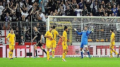 Ποιος θα σηκώσει την ΑΕΚ απ' το πάτωμα;