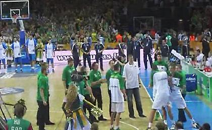 Ο ύμνος, τα σπρωξίματα και η περηφάνια (Web TV)