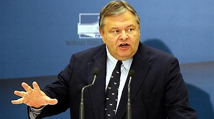 Mειώσεις σε μισθούς, συντάξεις και δημοσίους υπαλλήλους