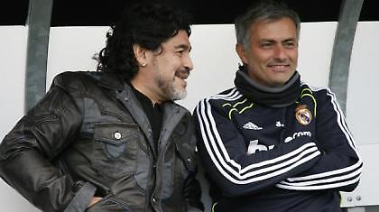 «Σπρώχνει» τον… γαμπρό του ο Μαραντόνα!