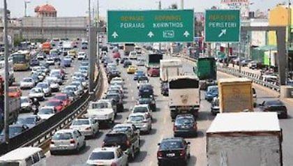 Oυρές χιλιομέτρων στους δρόμους της Αθήνας